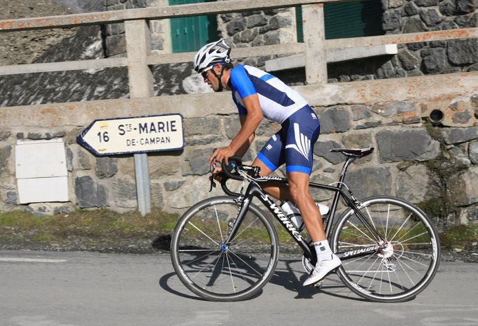 El Ciclista Español Alberto Contador Subiendo El Tourmalet