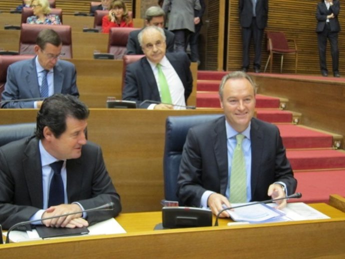 Fabra, Junto A Ciscar En El Pleno De Las Corts