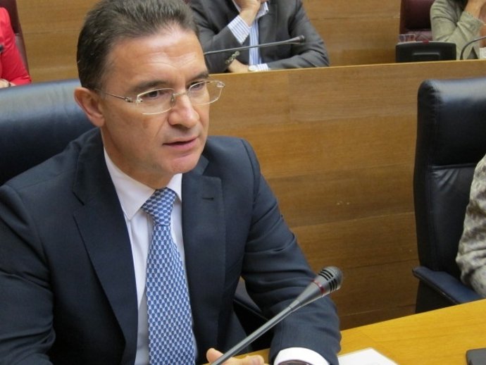 Castellano En Su Escaño De Las Corts