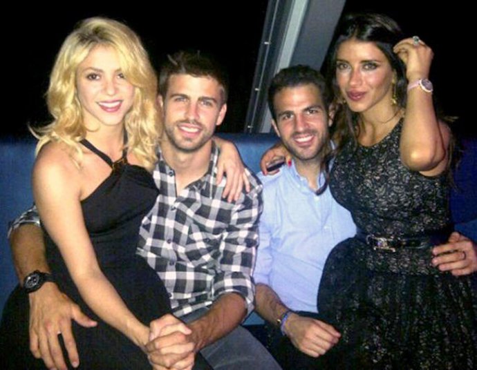 GERARD PIQUE Y  SHAKIRA CON CESC FABREGAS Y SU NOVIA