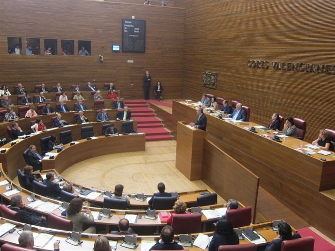Fabra En La Tribuna De Las Corts En La Sesión De Control