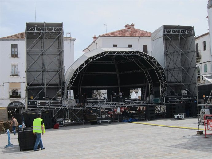 Escenario Del Womad En La Plaza Mayor De Cáceres
