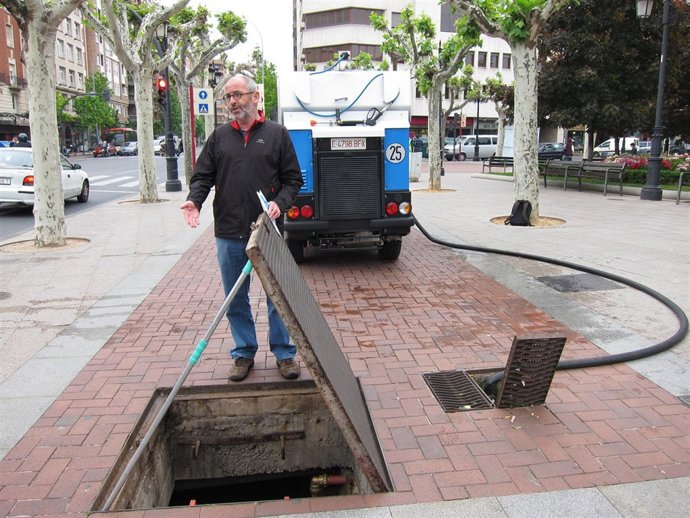 Ruiz Tutor Enseña El Pozo Recuperado En El Espolón