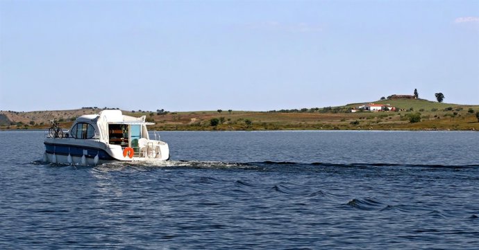Barco-Casa De Amieria Marina
