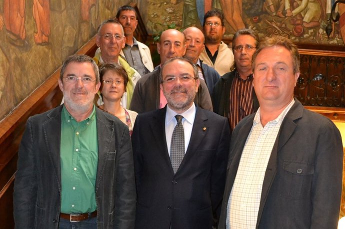Miembros Del Consejo Regulador DOP Les Garrigues Junto A Joan Reñé