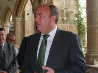 AV.- CPFF.- Monago no tiene "en mente" bajar el sueldo a los funcionarios como en Andalucía