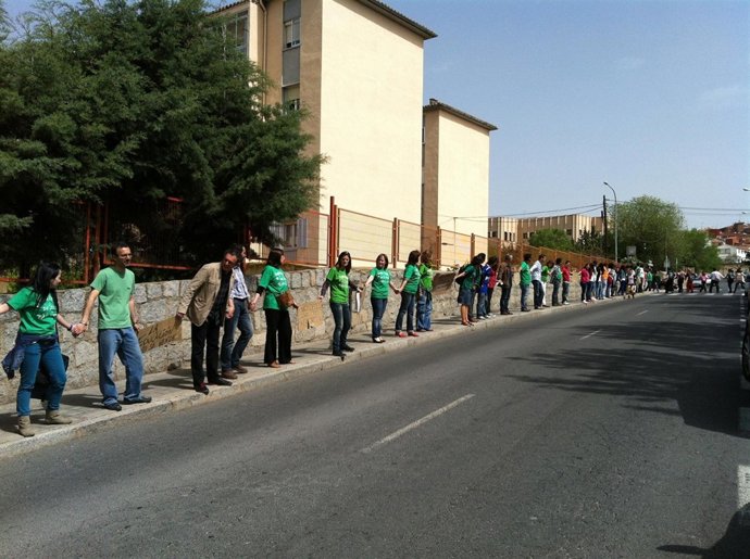 Cadena Humana Celebrada Por Escolares De Ávila