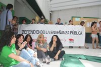 La plataforma por la enseñanza pública se encierra en la Delegación de Educación por tiempo indefinido