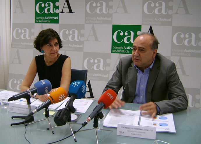 La Presidenta Del CAA, Emelina Fernández, Y El Consejero Del CAA Eduardo Castro