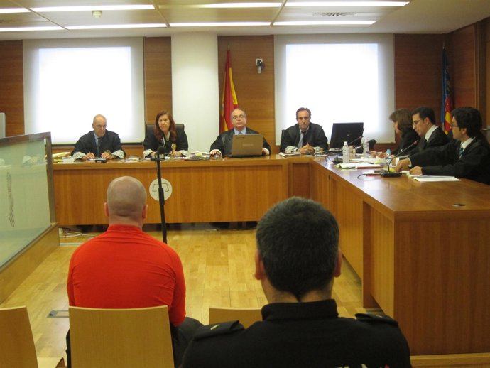 Juicio Al Acusado De Intentar Matar A Su Hijo En L'alcora (Castellón)