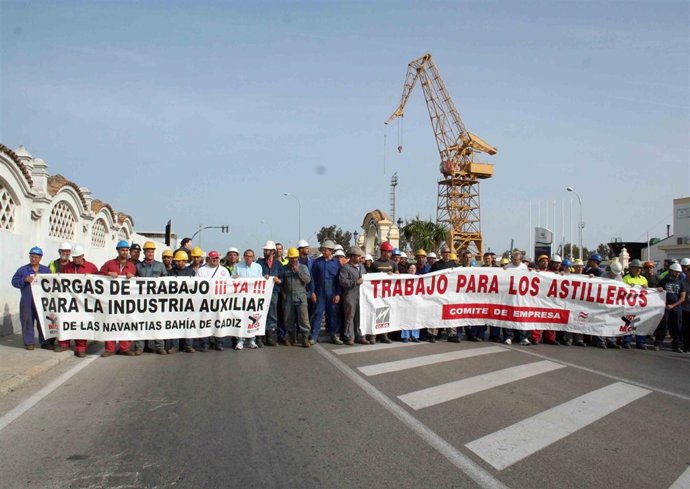 Corte Simbólico De Carretera De Los Trabajadores De Navantia En Cádiz