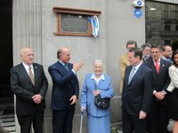 Vigo homenajea a Paz Andrade con una placa en el edificio donde residió y trabajó