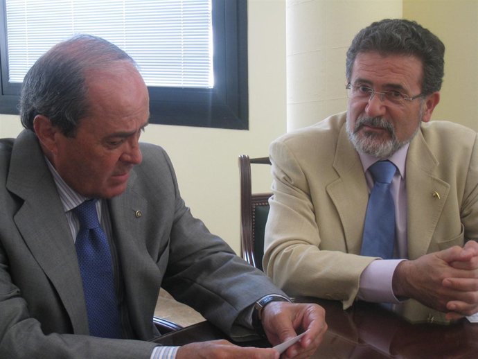El Presidente De La FOE, Antonio Ponce, En Una Reunión En El PCTH. 