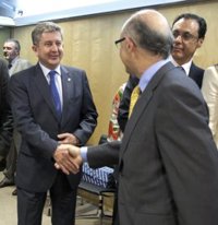 Navarra y el Estado firman el plan de reequilibrio de la Comunidad foral para 2012-2014