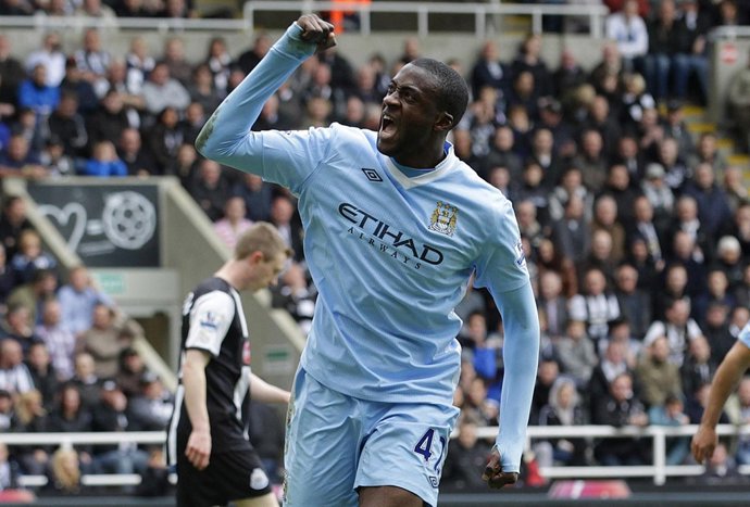 Un Doblete De Yayá Touré Acerca La Premier Al Manchester City