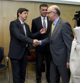 El Ministro De Hacienda, Cristobal Montoro, Y El Consejero Canario De Economía