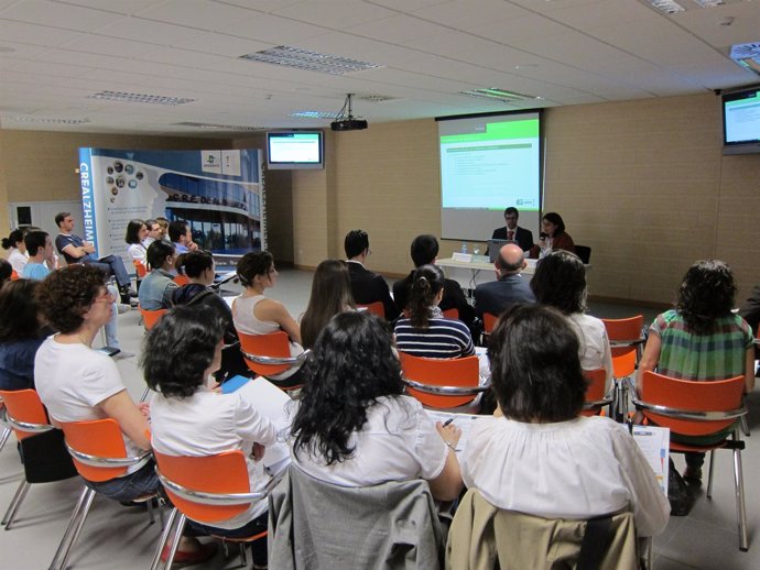 Presentación De Proyectos En El CRE Del Alzheimer En Salamanca