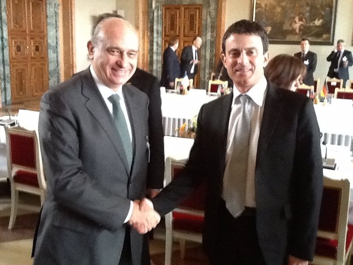 El Ministro Del Interior Jorge Fernández Díaz Y Su Homólogo Francés Manuel Valls