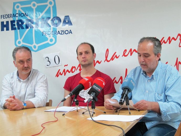 Santiago Álvarez, Nestor Salaberria Y José María Carrillo.