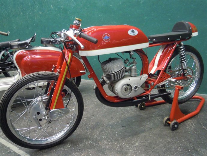 Una De Las Motos De La Exposición "Reviviendo El Pasado"