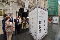 Inaugura la exposición que acerca la figura, obra y legado de Menéndez Pelayo en el centenario de su muerte