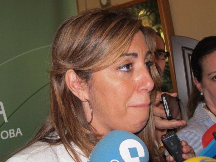 Susana Díaz Atiende A Los Periodistas