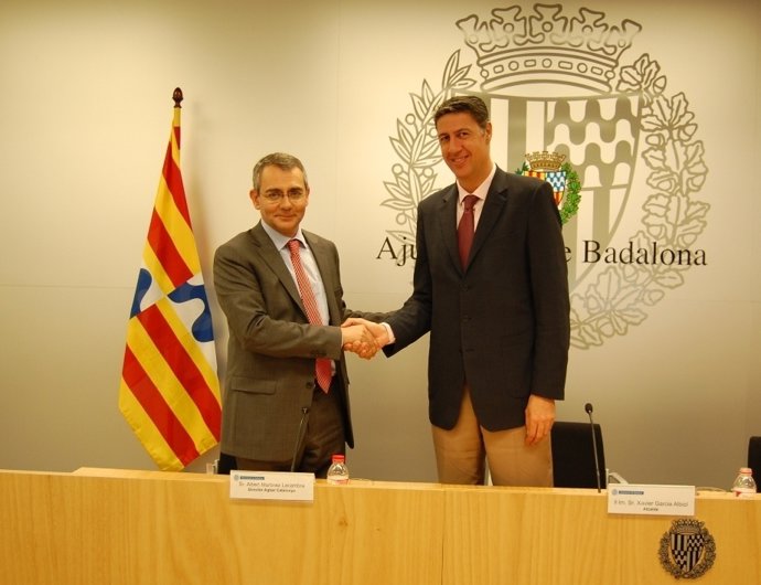 Alberto Martínez Lacambra (Agbar) Y El Alcalde De Badalona Xavier Garcia Albiol
