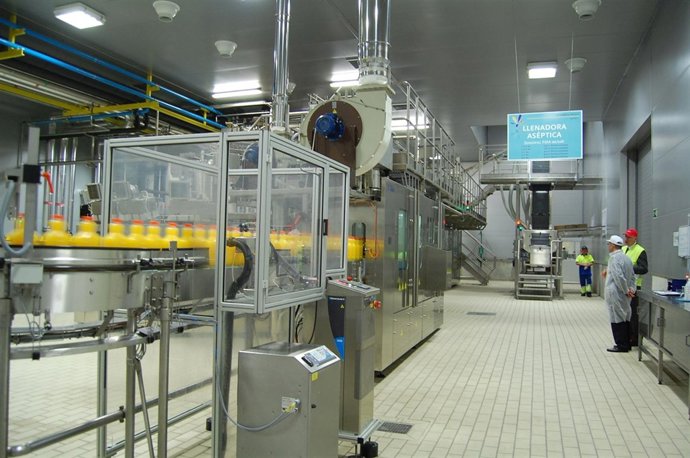 Nueva Línea De La Planta De Alcalá De Orangina Schweppes Iberia.
