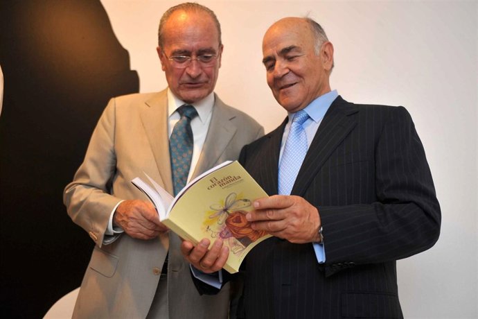 Francisco de la Torre, con un libro homenaje a Pérez Estrada