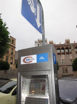 Máquina Expendedora De Tickets De Los Aparcamientos En Zona Azul En La Capital