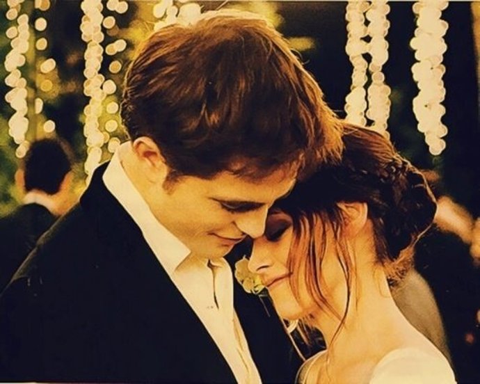 Robert Pattinson y Kristen Stewart en Amanecer