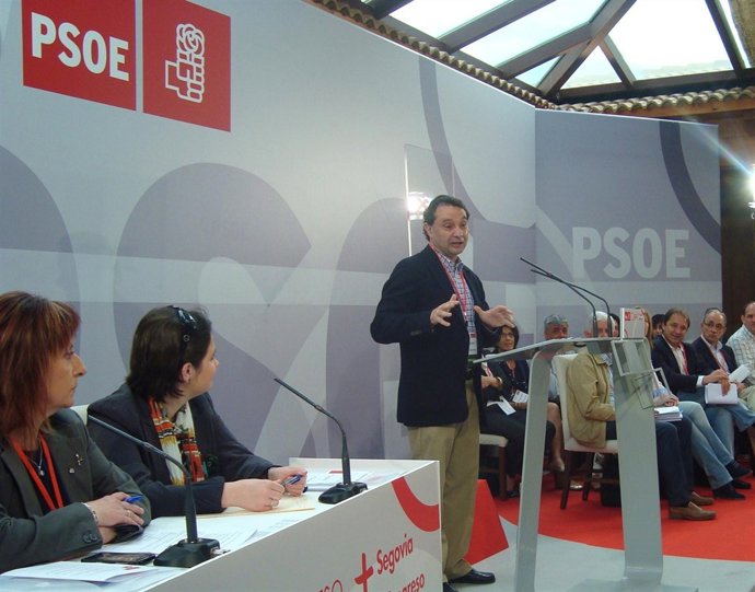 Arahuetes En Su Intervención En El Congreso Socialista De Segovia