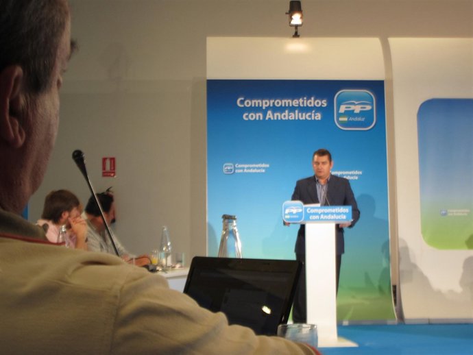 El Secretario General Del PP-A, Antonio Sanz, En El Encuentro Con Blogueros