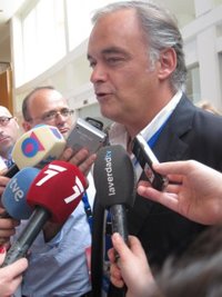 Pons achaca la desviación del déficit a que el Gobierno del PSOE "no controló" a las CCAA