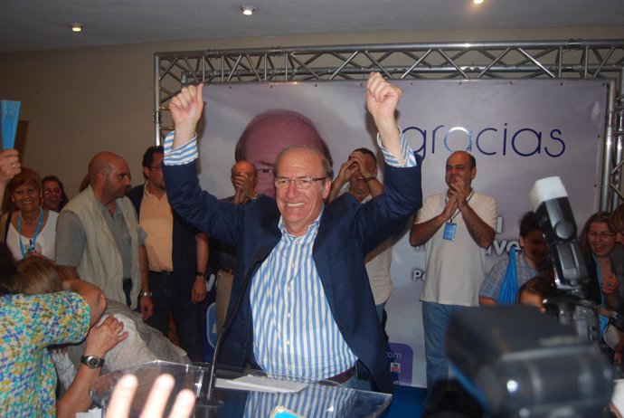 El Alcalde De Huelva, Pedro Rodríguez (PP) Celebrando Su Quinto Mandato