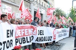 Protestas De Delegados De CCOO Y UGT Contra Recortes De La Junta