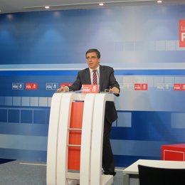 El Portavoz Del Grupo Parlamentario Socialista, Pablo Rubio