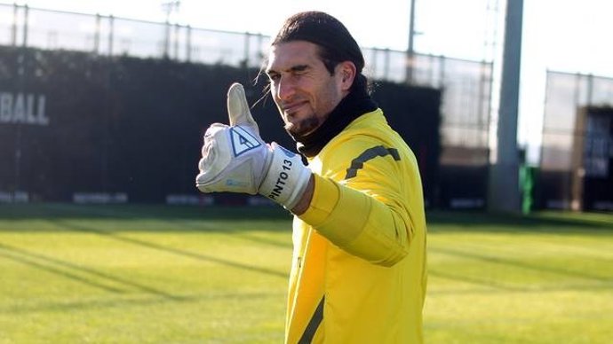 El Portero Del FC Barcelona José Manuel Pinto