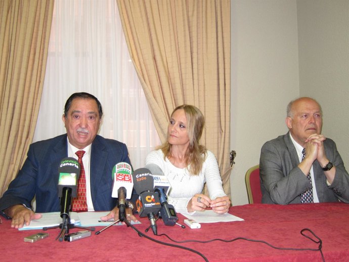 Meneses Y Hernández, En Rueda De Prensa