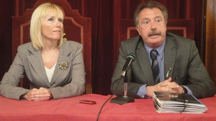 La Subdelegad Del Gobiern En Lleida, Inma Manso, Y Victor Orrit (PSC)