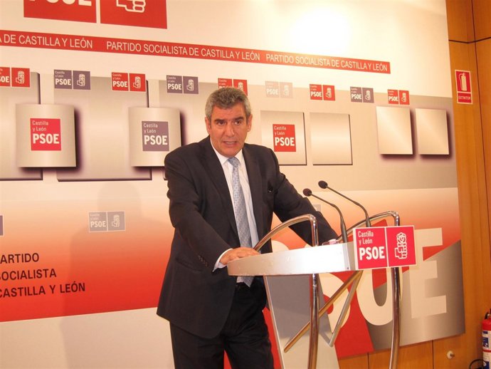 El Secretario General Del Pscyl, Julio Villarrubia