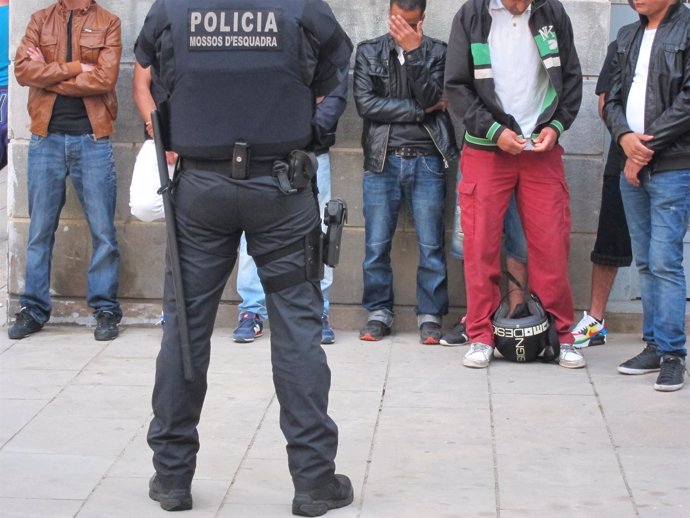 Redada En El Barrio De La Ribera De Barcelona