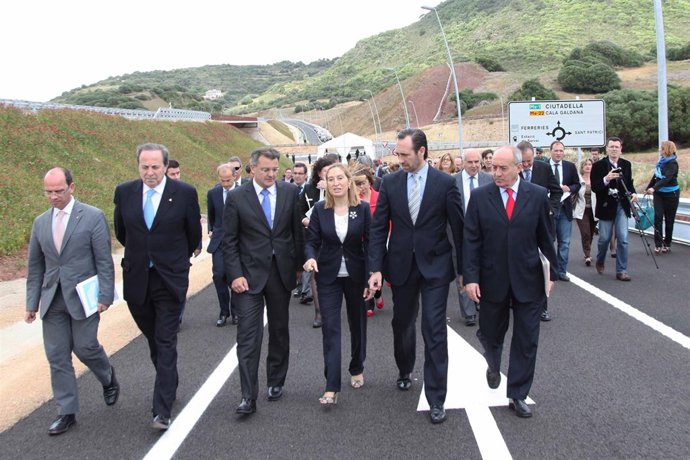 Ana Pastor Y José Ramón Bauzá En La Variante De Ferreries