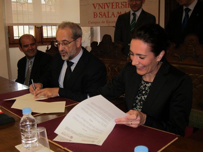 Daniel Hernández Ruipérez Y María Josefa García Cirac Firman El Convenio