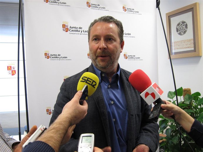 Donaciano Dujo Atiende A Los Medios Tras La Mesa Del Ovino