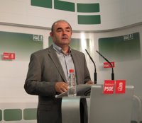 Fernández decide retirar su candidatura a la Secretaría del PSOE para mantener la "cohesión" del partido