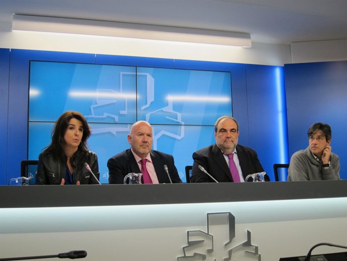 Rueda De Prensa En El Parlamento Vasco