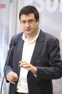 Óscar López (PSOE) dice que "la receta del PP es mortal para la educación pública del futuro"