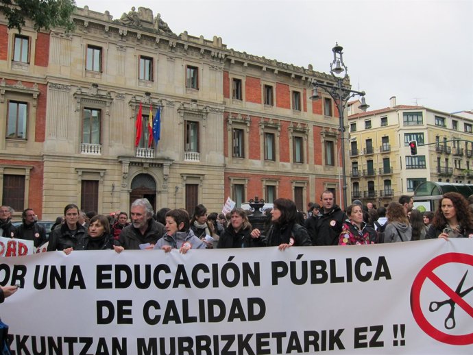 Manifestación Convocada Por Los Sindicatos De Enseñanza En La Jornada De Huelga.