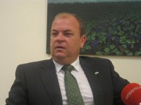 Monago no está "de acuerdo" con que se pite el himno pero "no es para tanto" como para jugar sin público